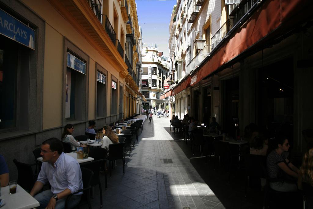 Hotel Plaza Sevilla Exterior foto